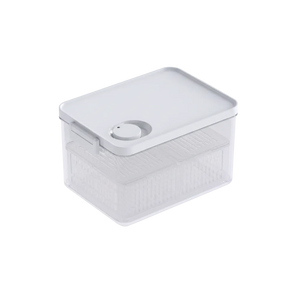 Die DATEMATE Frischhaltebox KLAR Weiß mit Haltbarkeits-Timer von BNB x VCN bewahrt Gemüse und Obst wie Gurken, Paprika, Brokkoli und Trauben dank stapelbarem Design, weißem Deckel und rundem Ventil frisch.