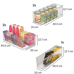 Das iDesign Küchen-Set MINI (5-teilig) zeigt transparente, klammerbare Aufbewahrungsbehälter in 15, 20 und 10 cm Breite (jeweils 40,5 x 12,7 cm), gefüllt mit Dosen und Snacks. Mengenangaben sind beschriftet.