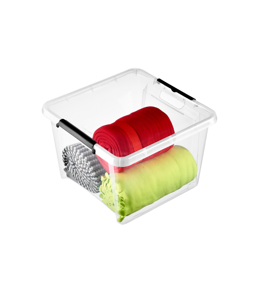Die Orplast SimpleStore Box STACK&NEST (39x39x26cm, 25L) ist eine durchsichtige, BPA-freie Aufbewahrungsbox, die ein gerolltes rotes Handtuch, ein gelb-grünes Handtuch und ein gefaltetes grau-weißes Tuch ordentlich aufnimmt und zur platzsparenden Aufbewahrung stapelbar ist.