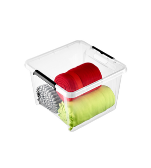 Die Orplast SimpleStore Box STACK&NEST (39x39x26cm, 25L) ist eine durchsichtige, BPA-freie Aufbewahrungsbox, die ein gerolltes rotes Handtuch, ein gelb-grünes Handtuch und ein gefaltetes grau-weißes Tuch ordentlich aufnimmt und zur platzsparenden Aufbewahrung stapelbar ist.
