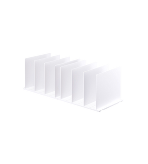 Das Bild zeigt zwei TOWER Taschen-Organizer Weiss von YAMAZAKI, nebeneinander auf weißem Untergrund platziert - perfekt zum platzsparenden Organisieren von Dateien oder Dokumenten. Der Hintergrund ist schlicht und minimalistisch.