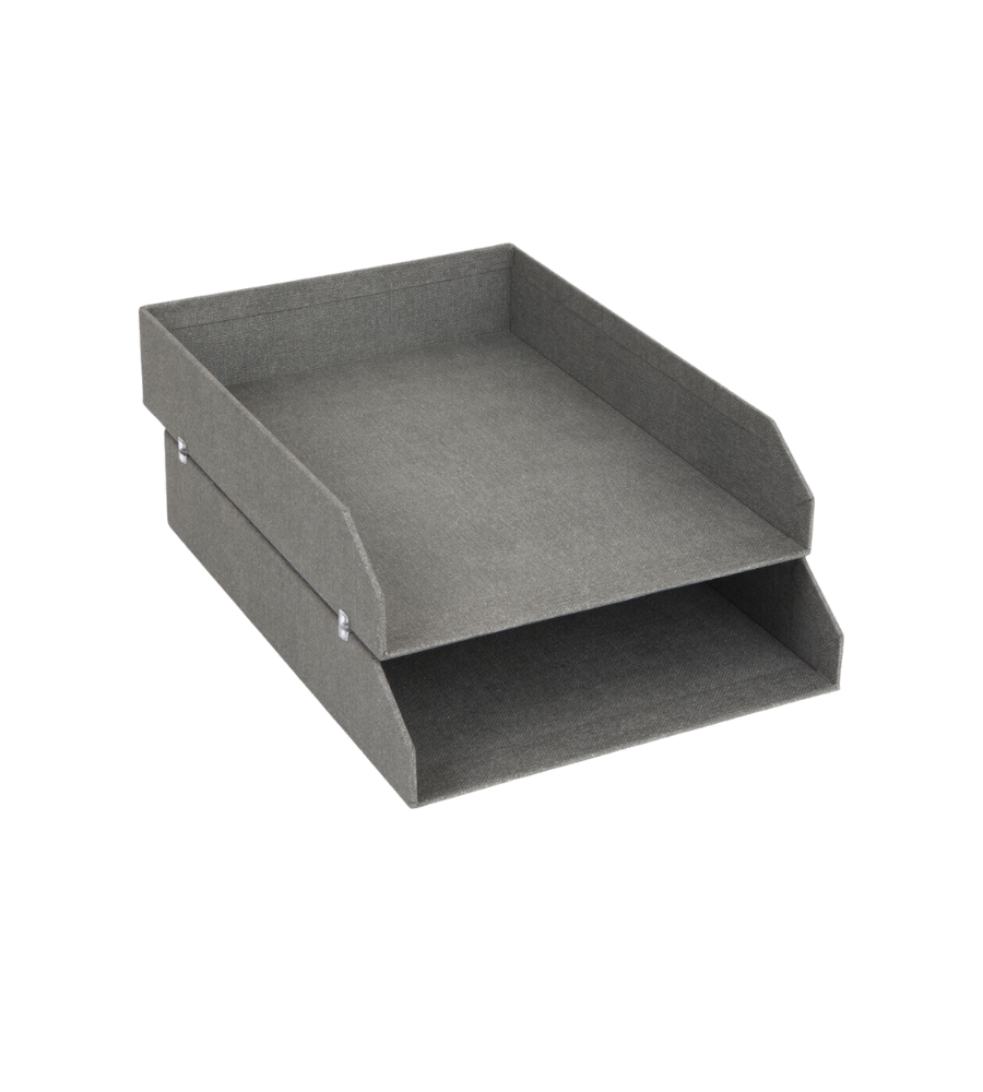 Die Bigso HAKAN Dokumentenablage Set 2 Stk. in Grau Canvas ist eine zwei-etagige A4-Ablage mit offenen Seiten - ein stilvoller Schreibtisch Organizer für Dokumente auf weißem Hintergrund.