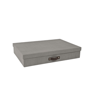 Die Bigso SVERKER Aufbewahrungsbox A3 in grau Canvas ist eine rechteckige Aufbewahrungsbox mit aufgesetztem Deckel und schwarzem Griff, ideal für Dokumentenaufbewahrung, abgebildet auf einem schlichten weißen Hintergrund.