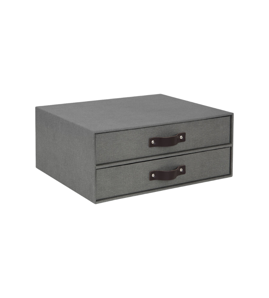 Die Bigso BIRGER Schubladenbox 2 Fächer in Grau Canvas ist mit zwei Schubladen und dunklen Ledergriffen ausgestattet und eignet sich ideal als Schreibtisch-Organizer. Die rechteckige A4-Box ist auf einem schlichten weißen Hintergrund abgebildet.