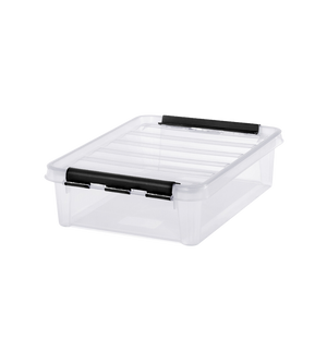 Die Orthex SmartStore Box KLAR - 40x30x11cm (7,5L) Flach ist eine BPA-freie, transparente Aufbewahrungsbox mit durchsichtigem Deckel und zwei schwarzen Verschlüssen, platzsparend stapelbar und ideal zur Organisation.