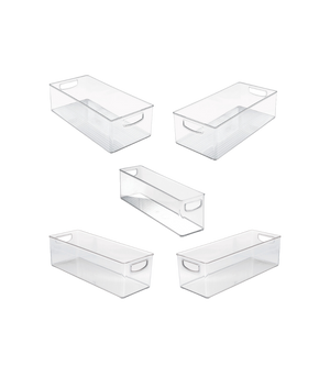 Das iDesign Küchen-Set MINI (5-teilig) bietet fünf übersichtliche, rechteckige Küchenhelfer mit integrierten Griffen, die sich ideal als stapelbare Aufbewahrungslösungen für Speisekammern oder Arbeitsplatten eignen.