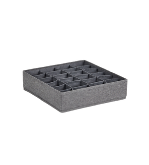 Der PREMIUM Wäsche Organizer Grau - 24 Fächer von Love it Store it hält Socken und Unterwäsche ordentlich sortiert. Er hat mehrere quadratische Fächer und ist auf einem schlichten weißen Hintergrund abgebildet.