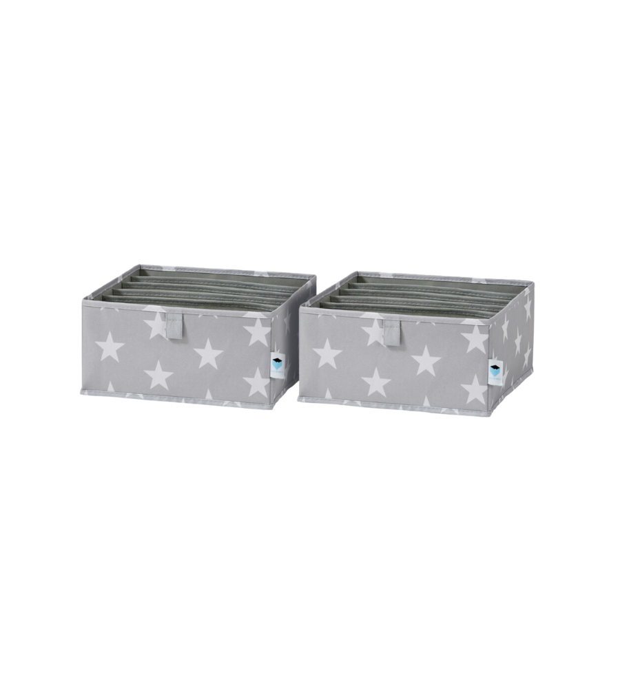 Zwei graue STAR Organizer 6 Fächer breit bins (2er Set) von Love it Store it, jeweils mit weißem Sternmuster, sind nebeneinander auf weißem Hintergrund abgebildet - ideale Aufbewahrung für das Kinderzimmer mit offener Oberseite und sichtbaren Nähten.