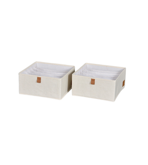 Der Love it Store it PREMIUM Organizer 6 Fächer breit Beige - Set 2 Stk besteht aus zwei beigefarbenen Aufbewahrungsboxen mit braunen Zuglaschen, die nebeneinander auf weißem Grund stehen - eine stilvolle und praktische Lösung für die Organisation Ihres Zuhauses.