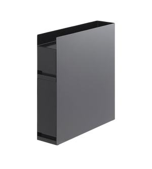 Das YAMAZAKI TOWER Gewürzregal 2-stöckig in Schwarz zeichnet sich durch ein schlankes, minimalistisches Design mit klaren Linien und einer magnetischen Oberfläche aus, die elegant aufrecht vor einem weißen Hintergrund steht.