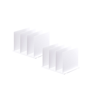 Zwei Sets YAMAZAKI TOWER Taschen-Organizer Weiss - Set 2 Stk. sind in parallelen Reihen auf hellem Grund angeordnet. Jedes Set hat vier gleichmäßig verteilte Trennblätter, ideal um platzsparend zu organisieren und Fächer für Gegenstände zu schaffen.
