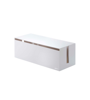 Die YAMAZAKI WEB Kabelbox-Weiss ist ein rechteckiger, weißer Organizer mit zeitlosem Design und minimalistischem Look, der über einen horizontalen Schlitz verfügt – ideal zum Ordnen des Kabelsalats oder als moderner Taschentuchhalter.