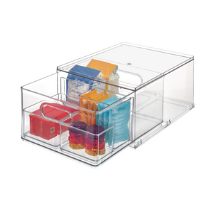 Die iDesign HOME EDIT Aufbewahrungsbox Schublade KLAR (35x26,7x19,7cm) hält kleine Lebensmittel wie Päckchen, Gewürzdosen und Schachteln übersichtlich in separaten Fächern.