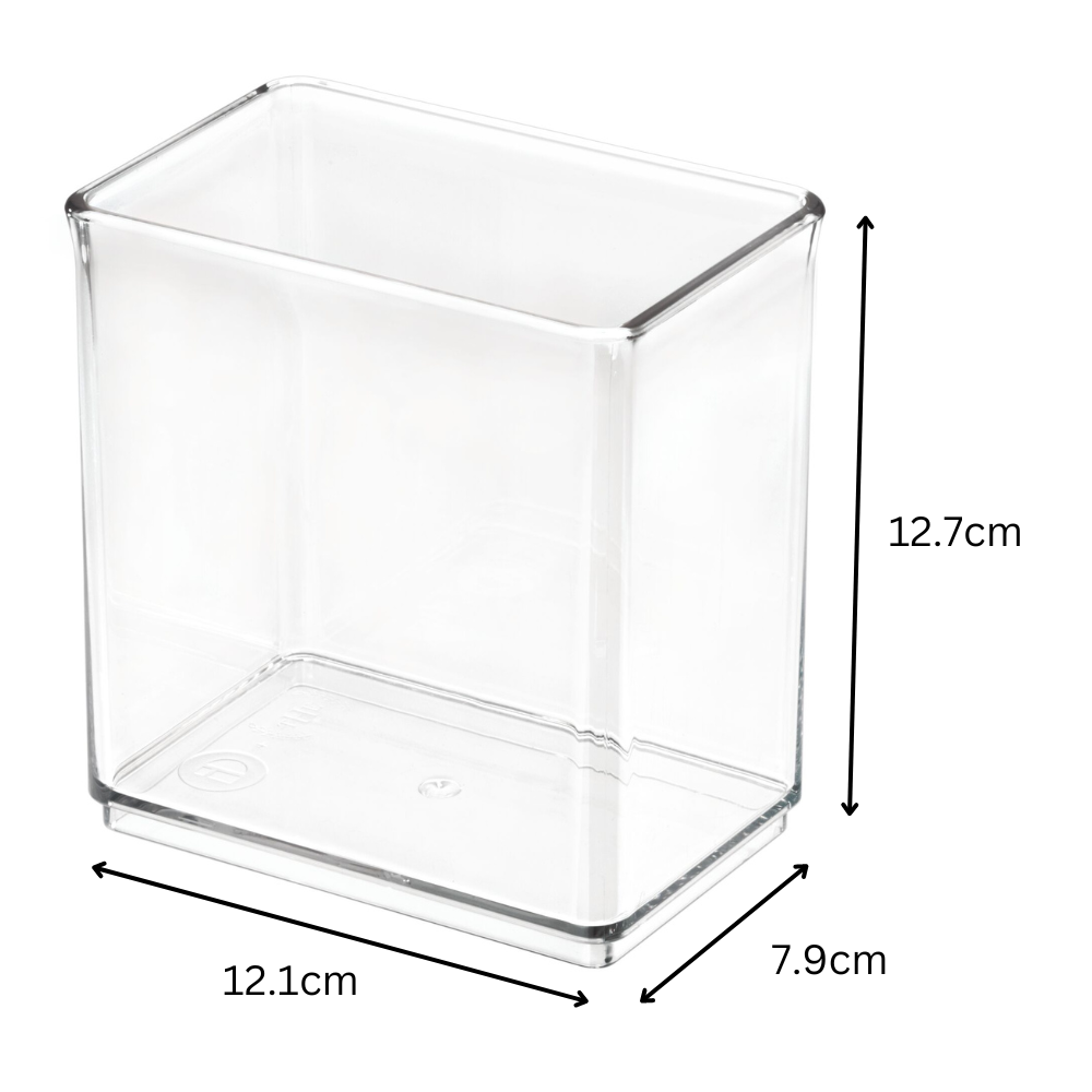 Contenitore trasparente rettangolare in piedi con dimensioni 12,7 cm di altezza, 12,1 cm di larghezza, 7,9 cm di profondità.